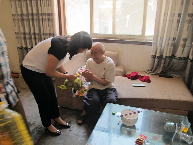 益和熱力公司端午節(jié)開(kāi)展“送溫暖、獻(xiàn)愛(ài)心”活動(dòng)